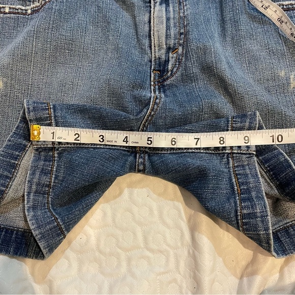 Levi 515 Women's Size 12 Blue Denim Shorts Distressed Light Wash Summer 4 inch - Picture 6 of 11